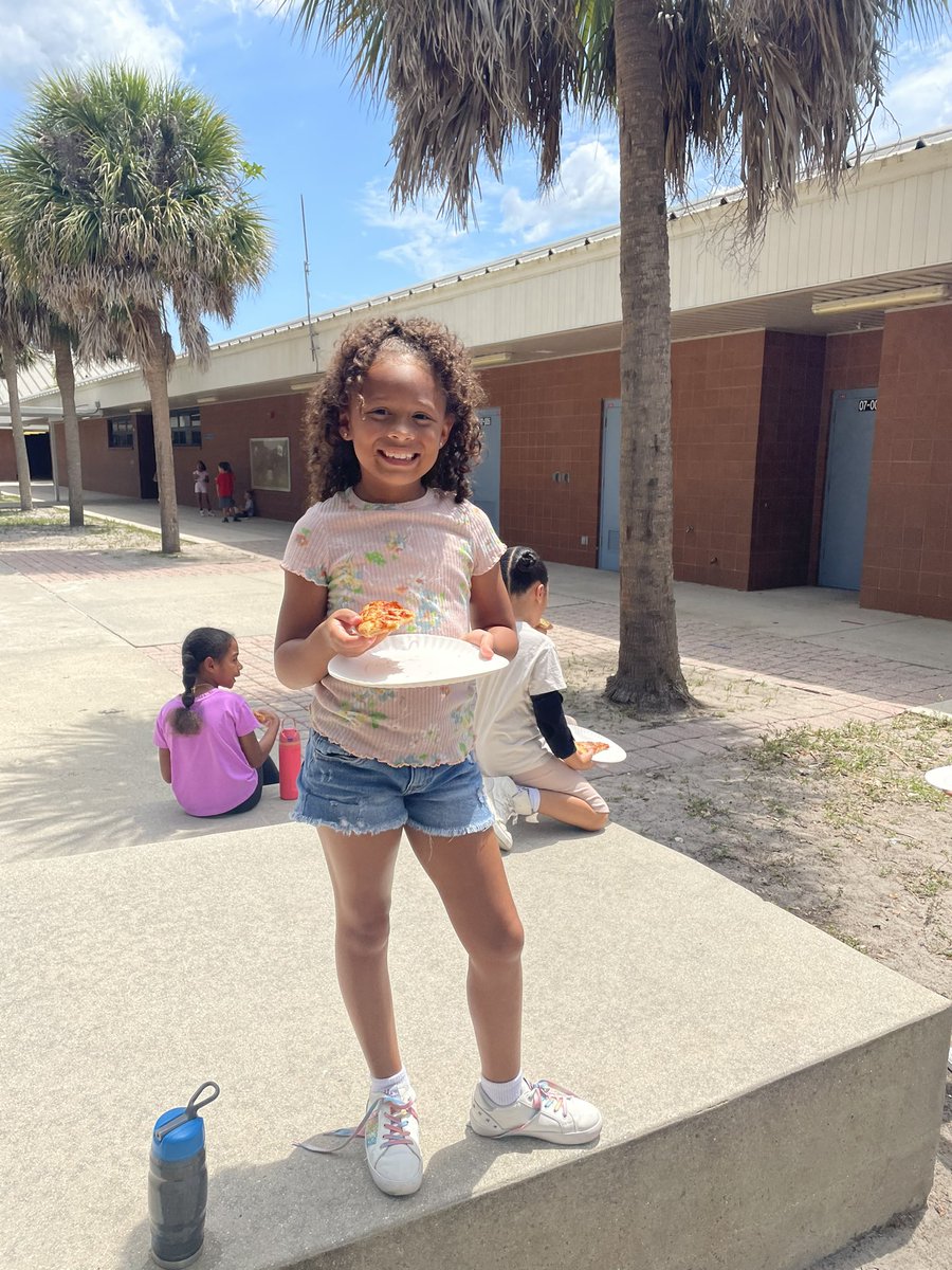 Gateway_Gators's tweet image. #GatewayGators🐊 2nd grade AR end of year celebration 🥳 🍕 congrats readers!! 📚 #avid
