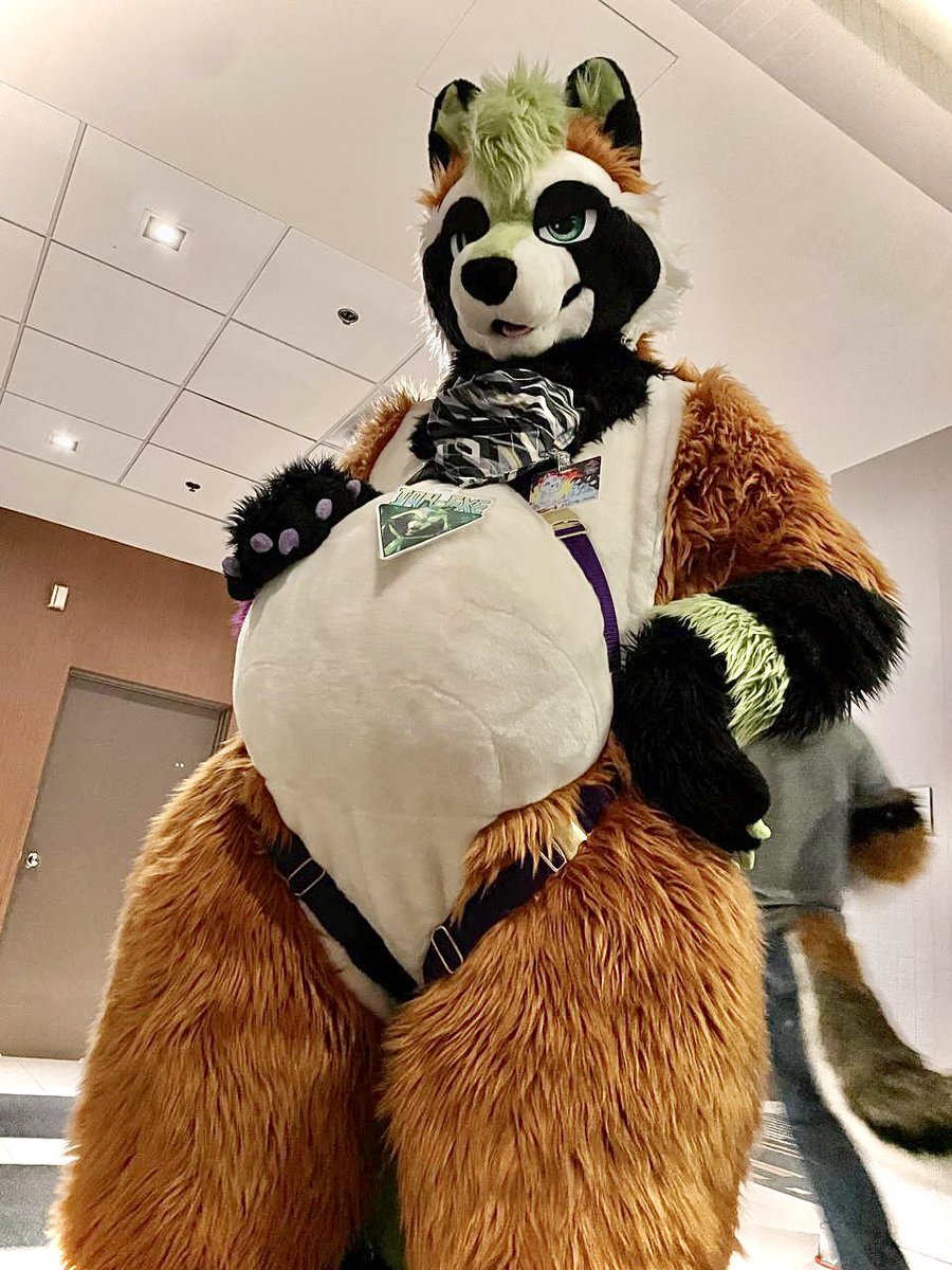 Hey there cutie. Caught you looking at my big fat tum Did you wanna touch it ? Did you wanna rub it Did you wanna be inside it ? Did you wanna just melt away into another sexy layer of fat ?