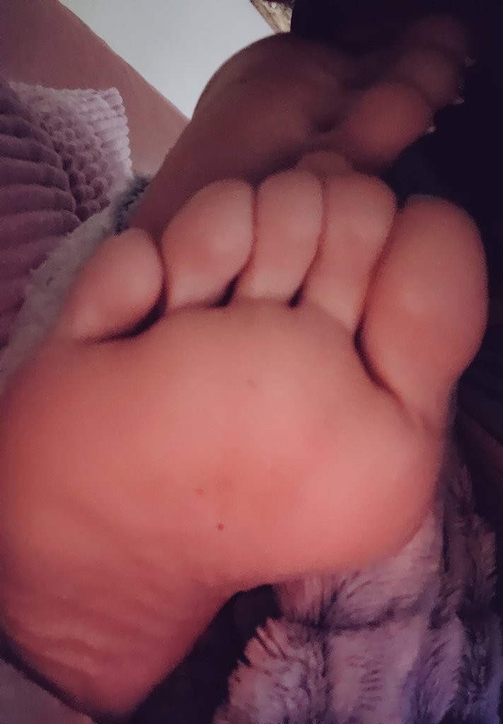 ToesNTittys's tweet photo. For those #Feet lovers, Start licking 😋 https://t.co/Je1fQQ7iBG