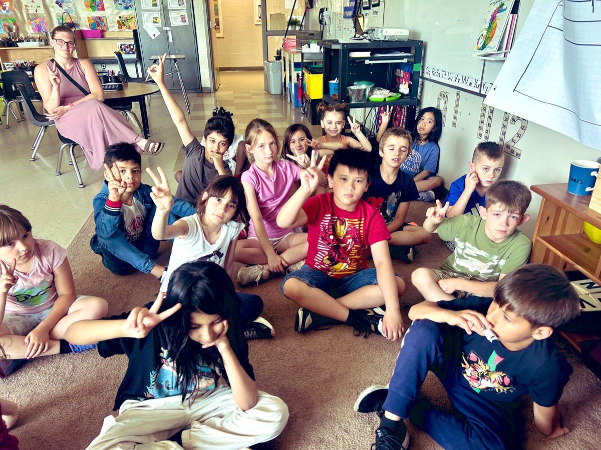 Mindfulness of Thoughts <a href="/WestgateWolves/">West Gate Wolves</a>
Tune into your thinking. What are you saying to yourself all day? If you could pull your mind out &amp; turn it into a friend, would you hang w/ that person? Ask - Is this a helpful thought? If not, “change the channel” <a href="/gecdsbpro/">GECDSB PR</a> #empowering