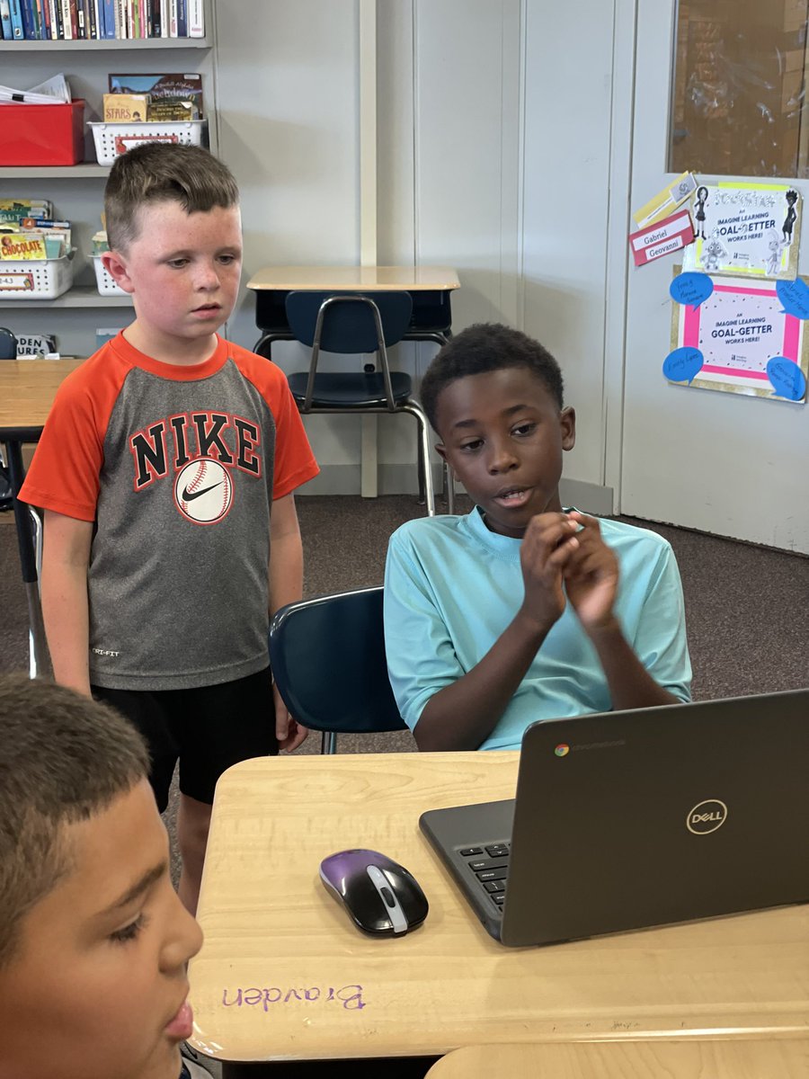Gateway_Gators's tweet image. #GatewayGators🐊 4th grade scholars presenting their biography research 🧐 PowerPoints. #avid #LeeSchools