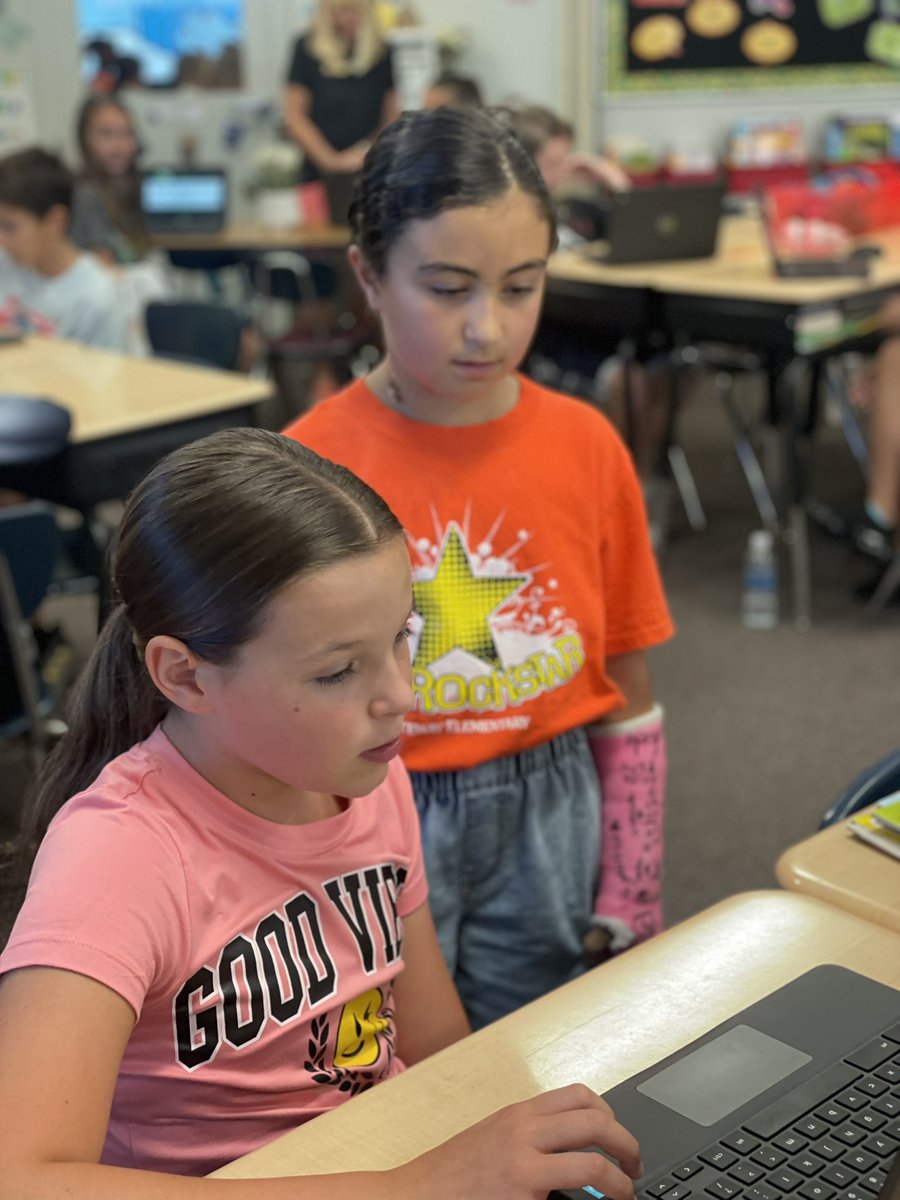 Gateway_Gators's tweet image. #GatewayGators🐊 4th grade scholars presenting their biography research 🧐 PowerPoints. #avid #LeeSchools