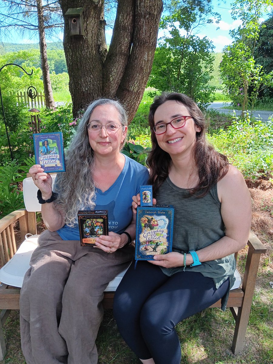 Together again at last! After more than four years, illustrator @elisabethalba was finally able to visit me. We had a lovely picnic outside with her husband and two boys, then double-signed some limited edition decks (they'll be up on our E*tsy sh0ps soon). So much fun!