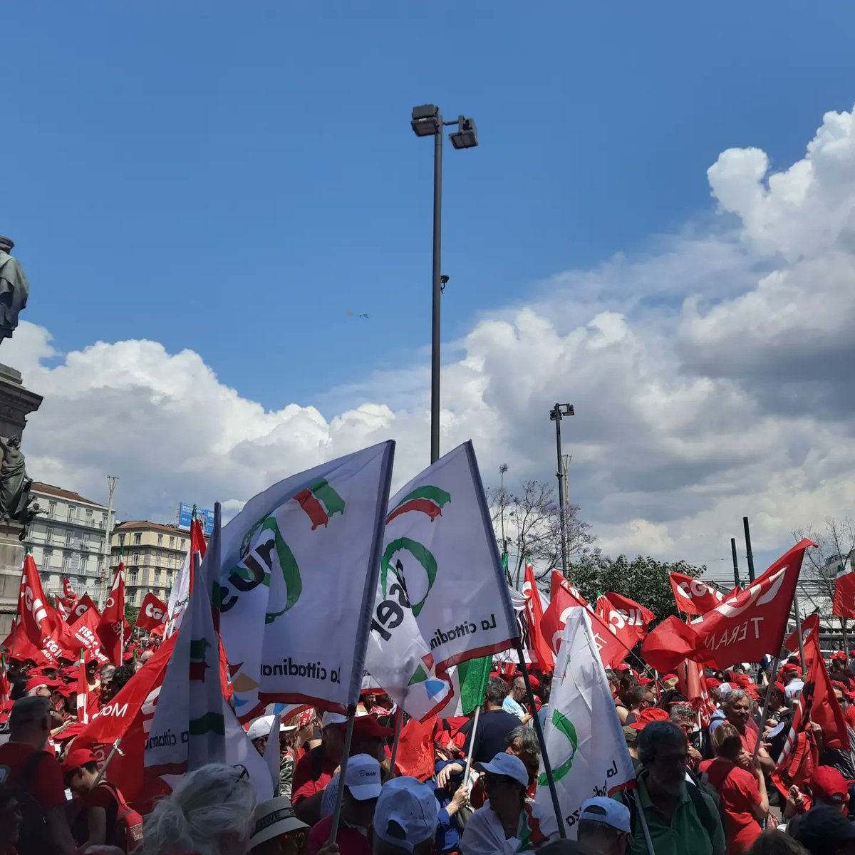 AuserNazionale's tweet photo. @LaViaMaestra: a Napoli in piazza insieme a @cgilnazionale associazioni e cittadini per la democrazia, la pace, la giustizia sociale a difesa dei valori della Costituzione.
#Auser c'è. https://t.co/NI3RSwC5Za