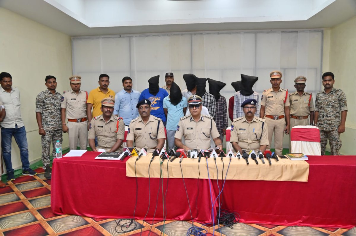 dcpmancherial's tweet photo. House burglaries gang of 7 members was #arrested by Mancherial Zone #Police.
Gold, Silver ornaments, Honda Shine Bike, LED TV, Home Theatre, Guitar all W/Rs. 11,72,000/- were recovered.
@cpramagundam sir appreciated the police team who made commendable efforts in apprehension. https://t.co/Jugmp1Bn3r