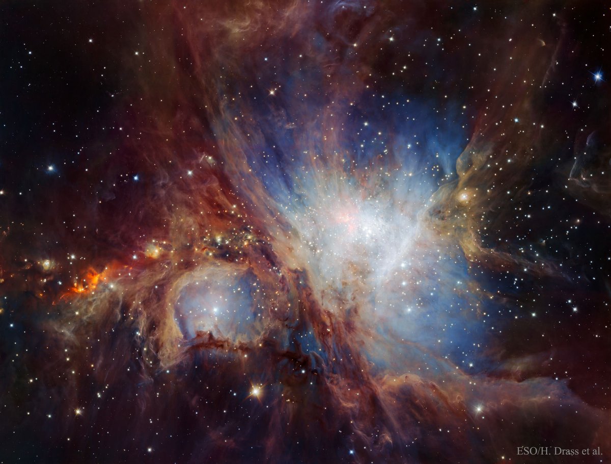alex_riveiro's tweet photo. La Nebulosa de Orión es una de las regiones de formación de estrellas más conocida. En el espectro visible es espectacular. En el infrarrojo (en la imagen) también resulta increíble, mostrando multitud de estrellas en su interior. Está a 1300 años-luz. #FelizSabado https://t.co/cXibyke99s