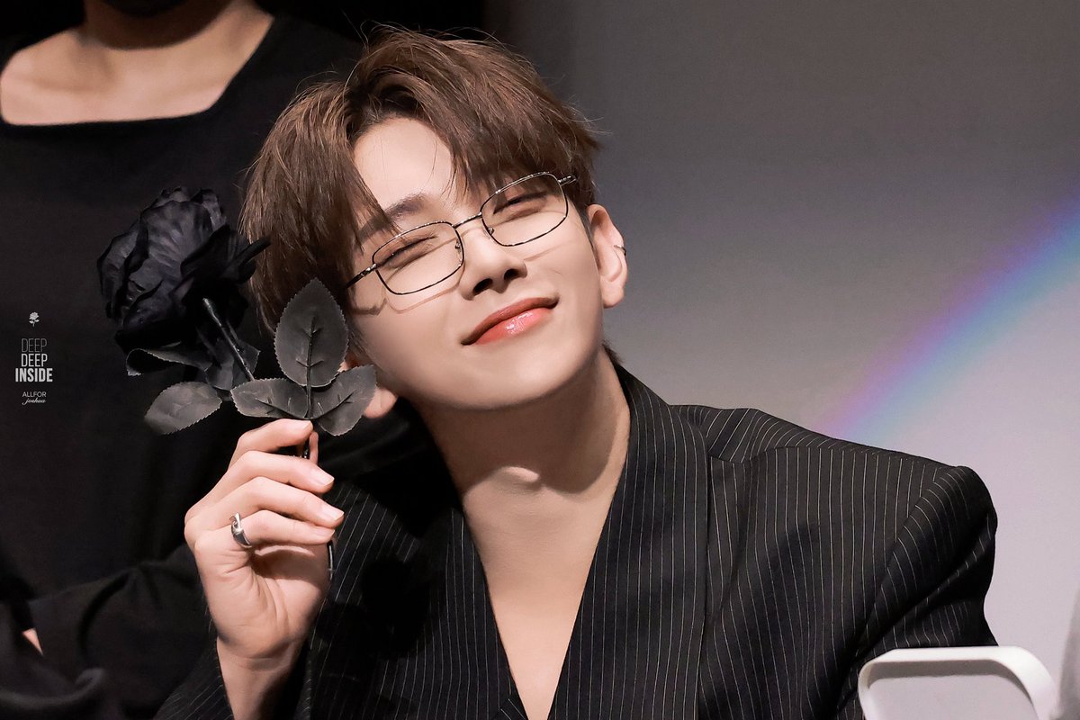 joshu_4coustic's tweet photo. ✿  ꒰ gcash giveaway/ga ꒱ .ᐟ 

small gcash ga kc ang pogi ni shua 🦌
╰  like + rt this twt 

— ends later 😍🫰 https://t.co/eqLfYLSAoE