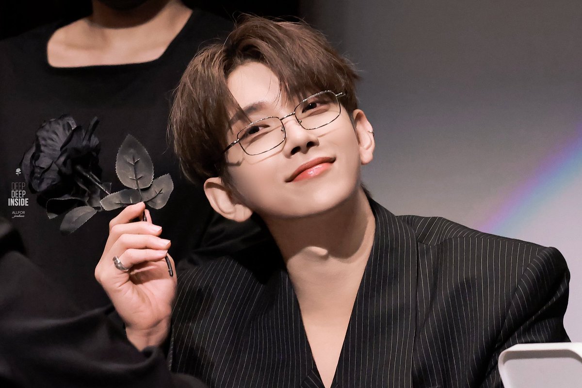 joshu_4coustic's tweet photo. ✿  ꒰ gcash giveaway/ga ꒱ .ᐟ 

small gcash ga kc ang pogi ni shua 🦌
╰  like + rt this twt 

— ends later 😍🫰 https://t.co/eqLfYLSAoE
