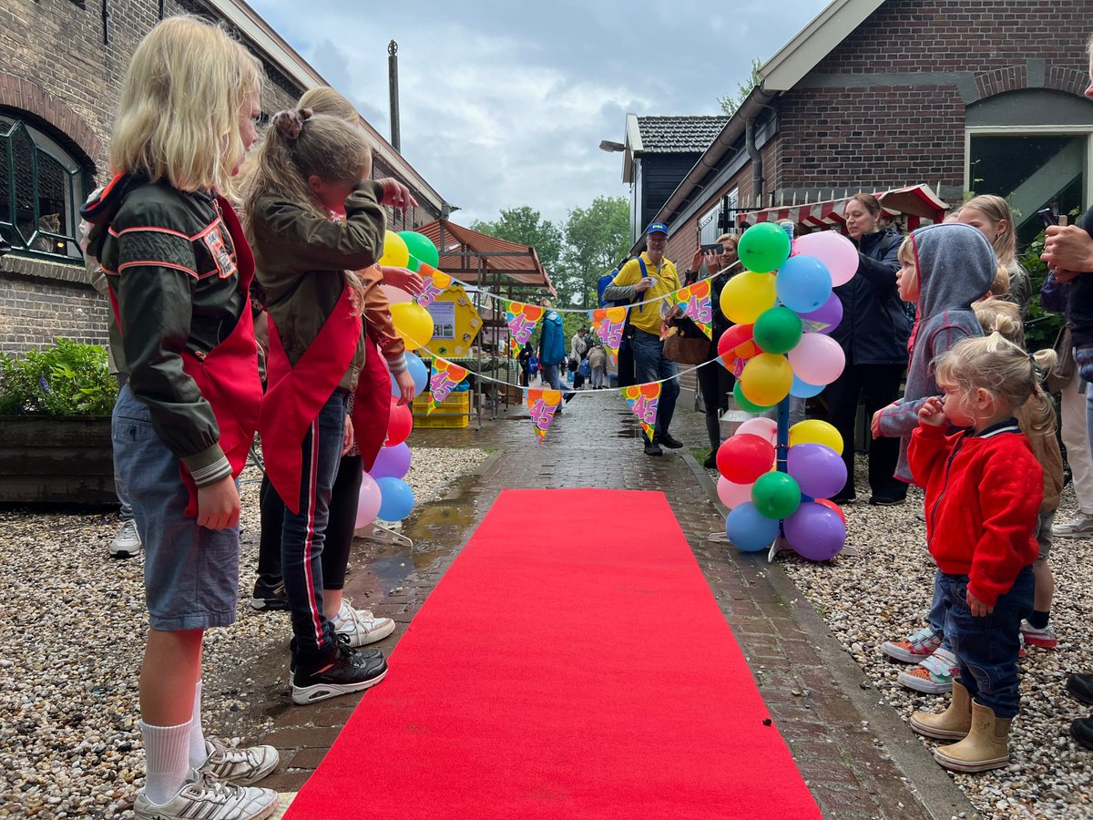 De Goudse Hofstedendagen zijn begonnen met de officiele aftrap door de kinderburgermeester + kinderwethouders. #hofstedendagen #gouda