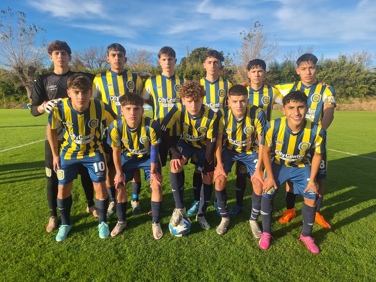 CARCJuveniles's tweet photo. #JuvenilesAFA| 🕜 Comenzo el partido.

Ya juega #RosarioCentral y Central Córdoba de Santiago del Estero en Ciudad Deportiva.

#vamoslospibes🇺🇦💪 https://t.co/0s41Nc1ow1