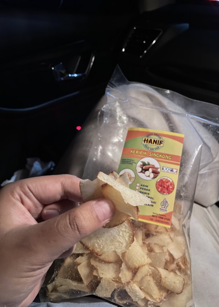 dapet kiriman dari <a href="/keripikHANIF/">.</a> 
 <a href="/hanif_aa/">🐟🍉🌺🐝🍯</a> buat temen di jalan, bikin ganyem ga berenti berenti, rasanya ga ngebosenin, anti alot alias keriuk bgttt👍🏽

langsung order via DM yaa gais. bisa dianter sampe rumah atau kantor. bayarnya setelah keripiknya klean terima🫵🏼