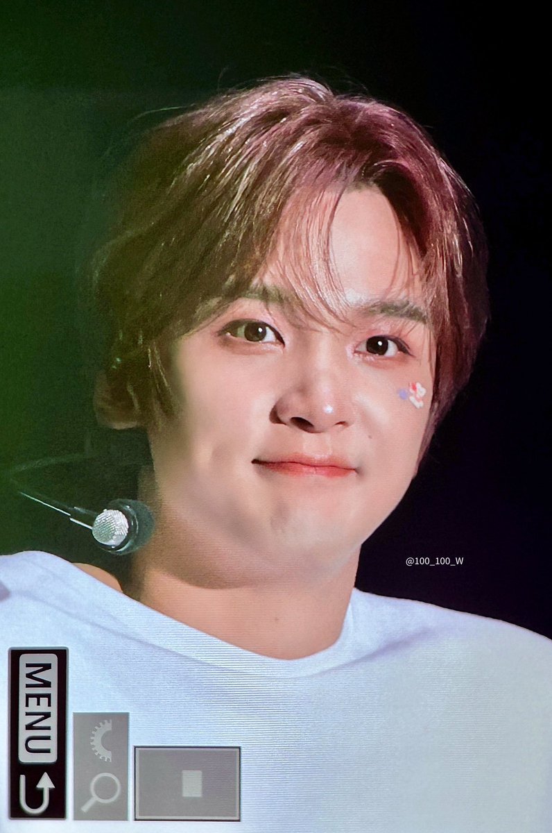 haecful's tweet photo. HAECHAN’S DIMPLEEEEE 😭🤏🏻 https://t.co/DsV7Sop4WL