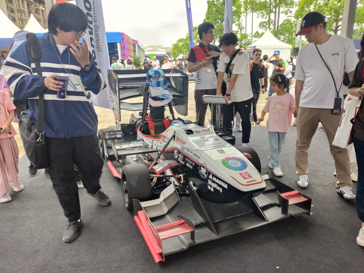DianRacingtj's tweet photo. Honored to be invited by FiA to showcase our race car DRe23 at the Formula E Shanghai event this weekend! 
From engineering students to the professional racing world, different cars, but united in driving the transition to EV🏁🏎️
 #FormulaE #DIANRacing #GirlsOnTrackFE https://t.co/yIn0YO03dK