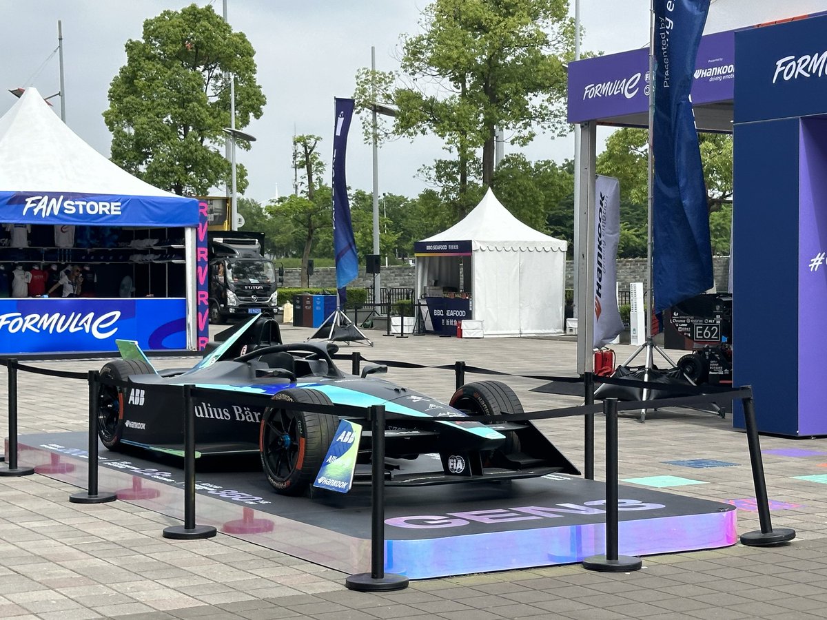 Honored to be invited by FiA to showcase our race car DRe23 at the Formula E Shanghai event this weekend! 
From engineering students to the professional racing world, different cars, but united in driving the transition to EV🏁🏎️
 #FormulaE #DIANRacing #GirlsOnTrackFE
