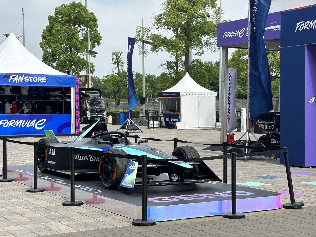 DianRacingtj's tweet photo. Honored to be invited by FiA to showcase our race car DRe23 at the Formula E Shanghai event this weekend! 
From engineering students to the professional racing world, different cars, but united in driving the transition to EV🏁🏎️
 #FormulaE #DIANRacing #GirlsOnTrackFE https://t.co/yIn0YO03dK