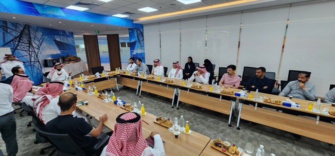 GCCELAB's tweet photo. #GCC_Lab is honored to receive an expanded delegation from Saudi Railways (SAR) @SARSaudiRailway.
The members of the delegation reviewed with their counterparts in GCC Lab during the meetings & the field visit aspects of cooperation to benefit from the technical, consulting and training services, test services and asset management provided by the laboratory with international specifications and taking into account the Gulf requirements in order to serve the provision of its services in various regions of the Kingdom.