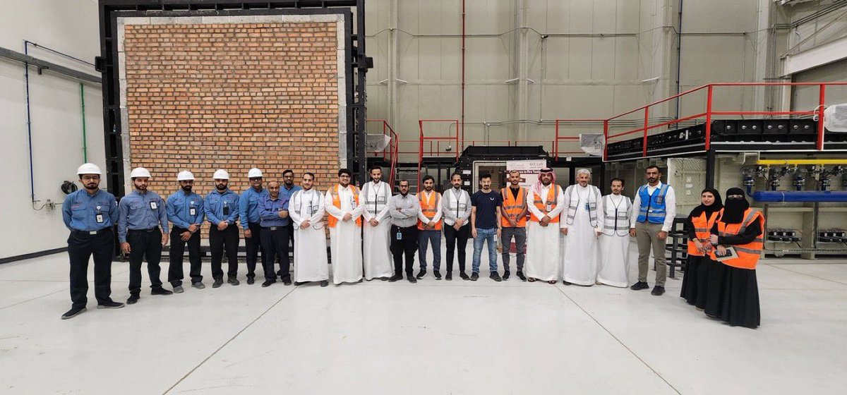 GCCELAB's tweet photo. #GCC_Lab is honored to receive an expanded delegation from Saudi Railways (SAR) @SARSaudiRailway.
The members of the delegation reviewed with their counterparts in GCC Lab during the meetings & the field visit aspects of cooperation to benefit from the technical, consulting and training services, test services and asset management provided by the laboratory with international specifications and taking into account the Gulf requirements in order to serve the provision of its services in various regions of the Kingdom.