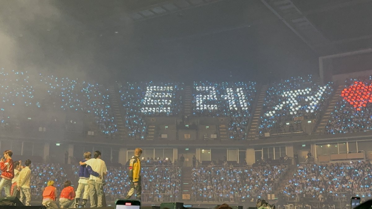 xoxocusu's tweet photo. สมบัติเห็นโปรเจคตั้งแต่ตอนแสดงแล้วอะ น้องขอบคุณไทยทึเมด้วย 😭😭😭😭😭😭

 #TREASURE_REBOOT_IN_BANGKOK https://t.co/urMrx6q6Ut