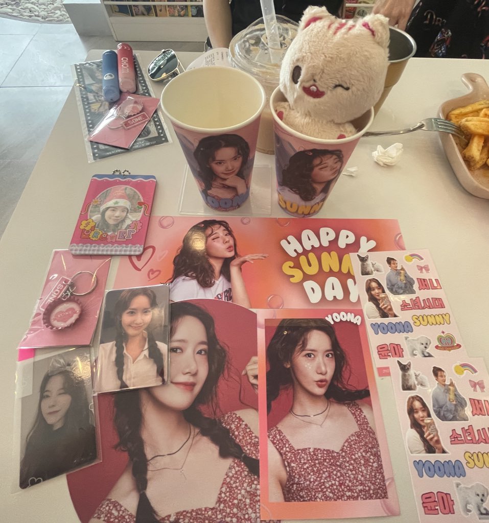 dhangcel's tweet photo. Thank you @GGPhilippines … till next time!
#SUNNY #YOONA #SNSD #SONE #GIRLSGENERATION #PHSONE https://t.co/ziNzJ04PYx