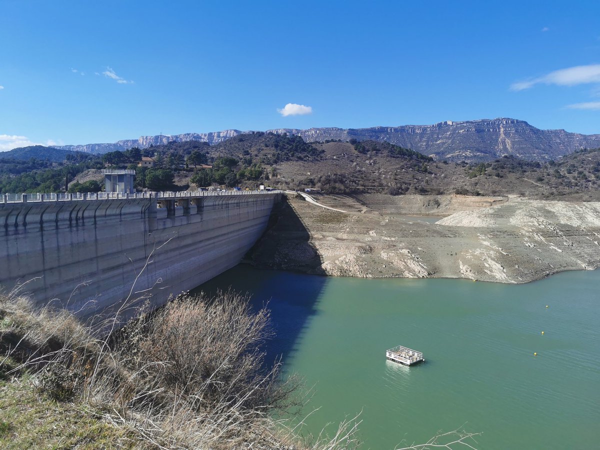 jarusgpv's tweet photo. Siurana avui fa un any i ara...com Margalef, els Guiamets, Riudecanyes ...i és conca de l'Ebre ! #sequera #miseria #rucs https://t.co/F27zUb7X7p