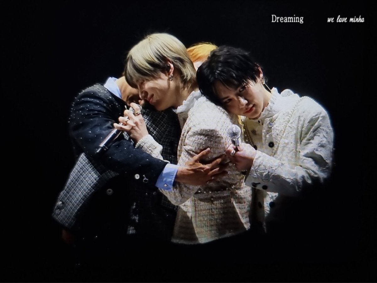 dreaming1209's tweet photo. 사랑하는 샤이니 데뷔 16주년 축하해🎂 https://t.co/3CvASvS8nf
