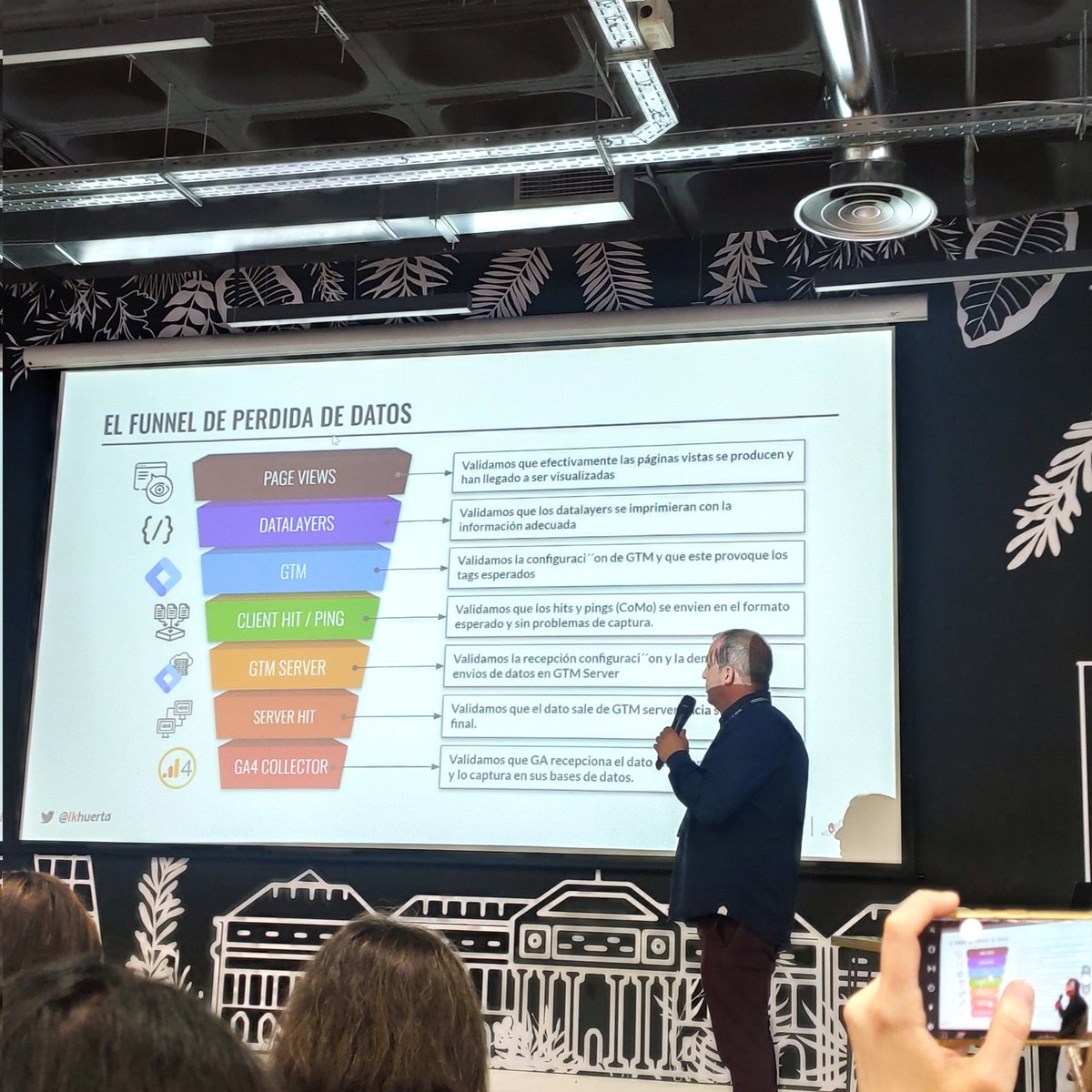 cinefilo's tweet photo. "Cualificación de datos y automatización" by @ikhuerta 🤯
#measureCamp #measureCampMad
#measureCampEs https://t.co/jz3QpKVfHc