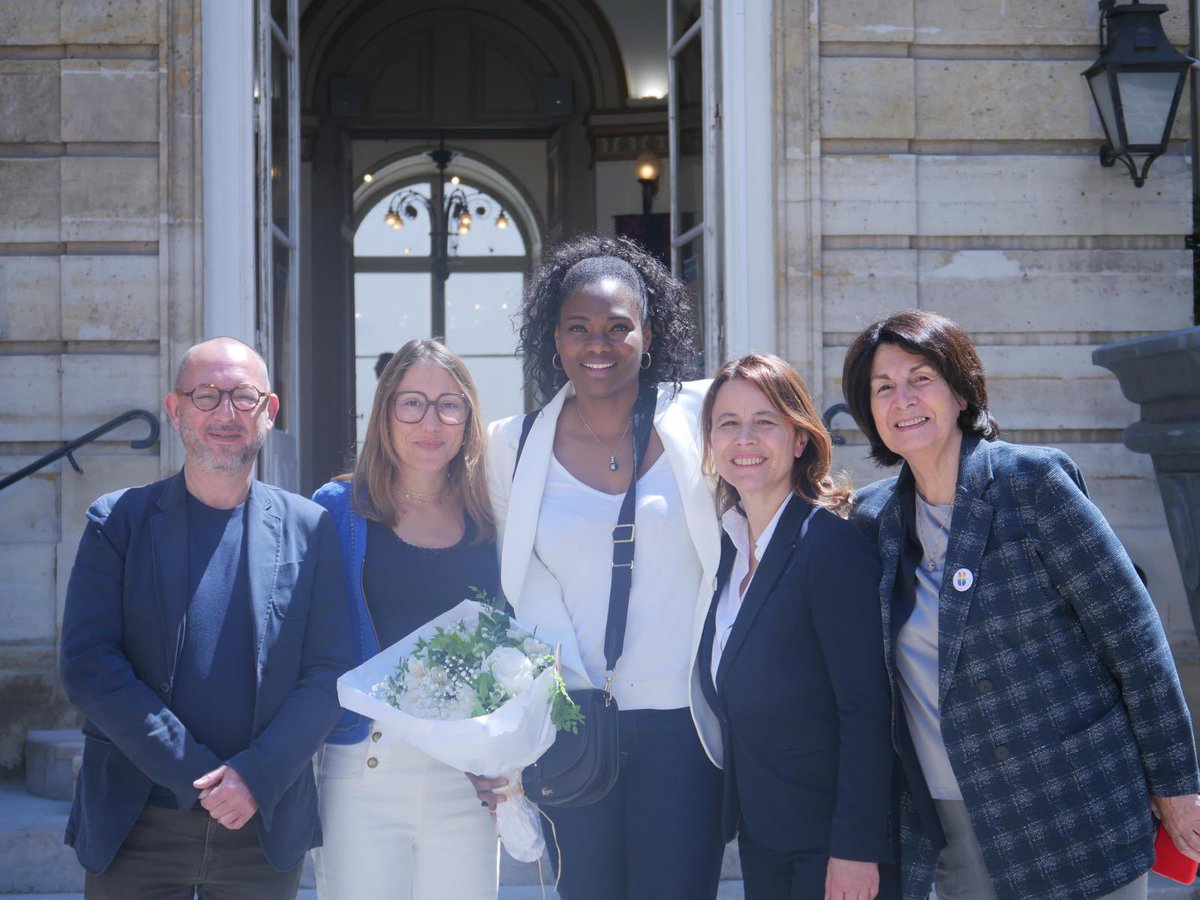 Mairie du 9e Paris (@mairie9paris) on Twitter photo 🏃🏽♀️➡️🎶 L’esprit olympique et l’engagement sous toutes ses formes mis à l’honneur à l’occasion de la table ronde « Artistes et sportifs: leurs valeurs » animée par <a href="/dburkli/">Delphine Bürkli</a>, par la cheffe d’orchestre <a href="/clairegibault/">Claire Gibault</a> et l’athlète multi-médaillée <a href="/HURTIS1/">Muriel Hurtis</a> 🏃🏽♀️➡️🎶 L’esprit olympique et l’engagement sous toutes ses formes mis à l’honneur à l’occasion de la table ronde « Artistes et sportifs: leurs valeurs » animée par <a href="/dburkli/">Delphine Bürkli</a>, par la cheffe d’orchestre <a href="/clairegibault/">Claire Gibault</a> et l’athlète multi-médaillée <a href="/HURTIS1/">Muriel Hurtis</a>