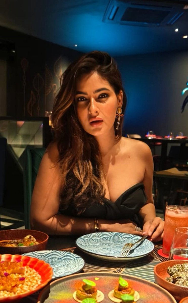 GObN8tOWAAAJPDp?format=jpg&name=medium