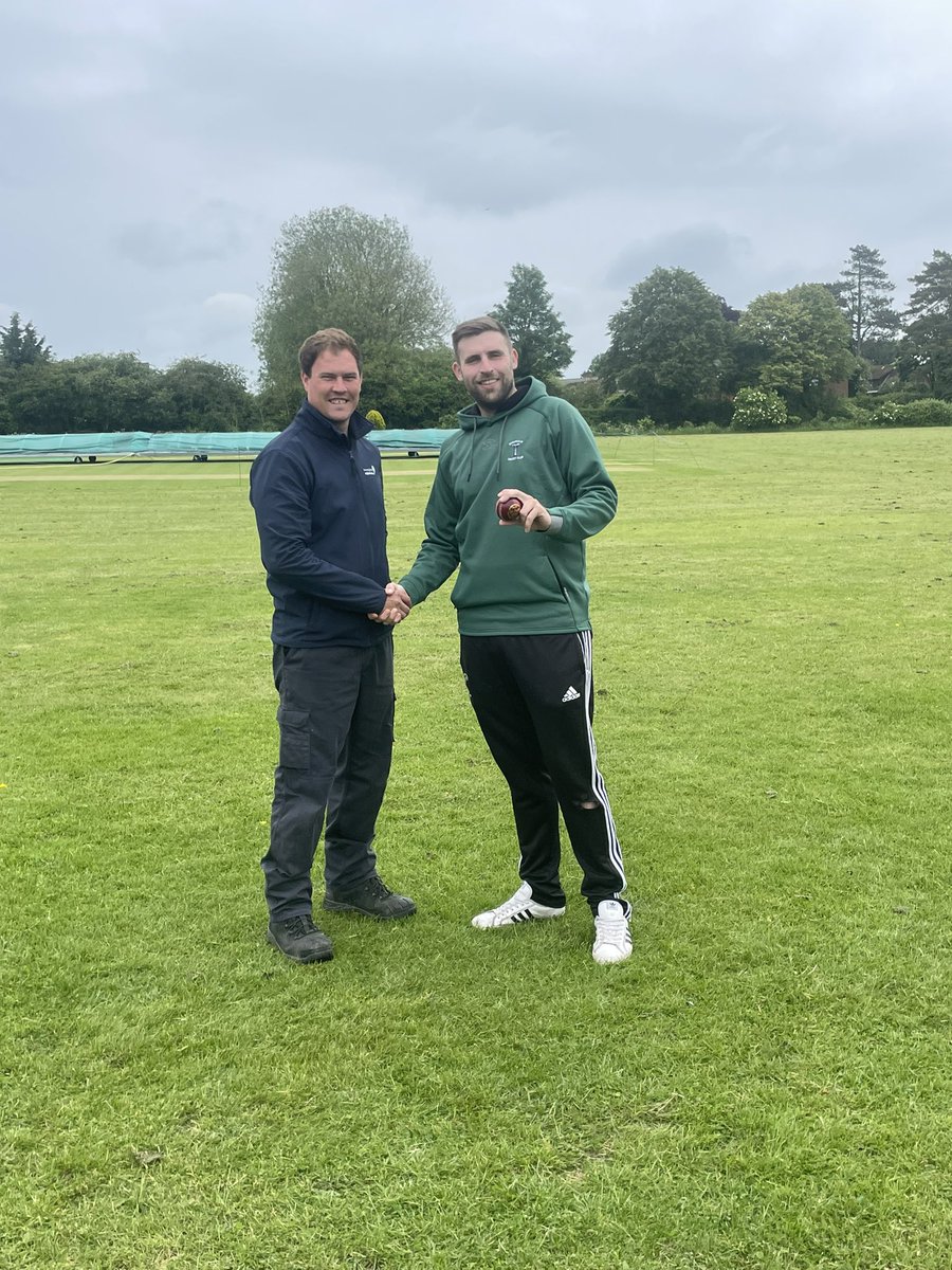 This weeks ball sponsor is Stu Hamilton.
Thank you Stu our Club mark and club development officer for sponsoring this weeks ball. With the the wet weather this morning we have a delayed start at shoemakers for 2 start! Make it down if you can🏏🏏