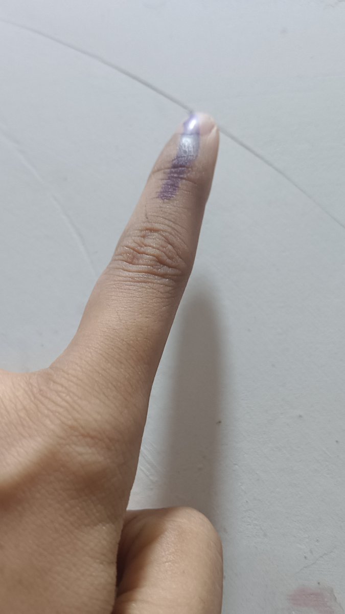 jhapriyanka1300's tweet photo. दुनिया के सबसे बड़े लोकतंत्र में मैने अपना मत देकर अपनी जिम्मेदारी को निभाया...
#ECI
#Vote https://t.co/x7YKpLCXpD