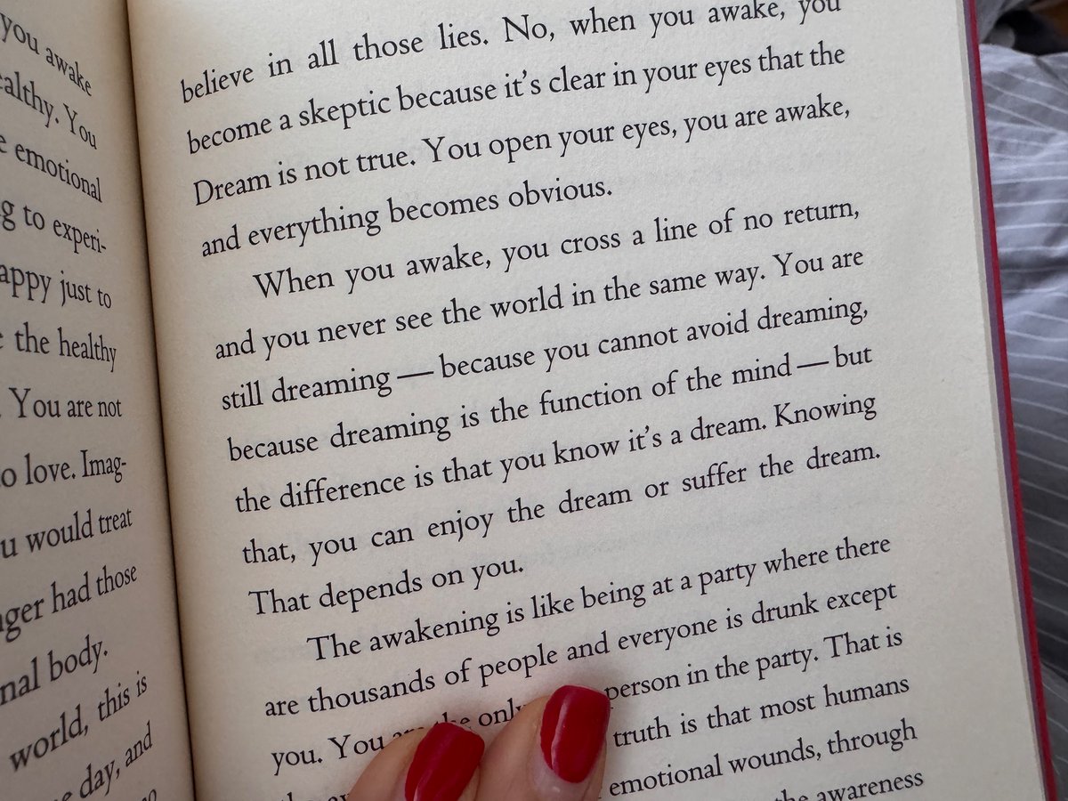 my perfect morning — waking up naturally and quietly reading in bed 💖