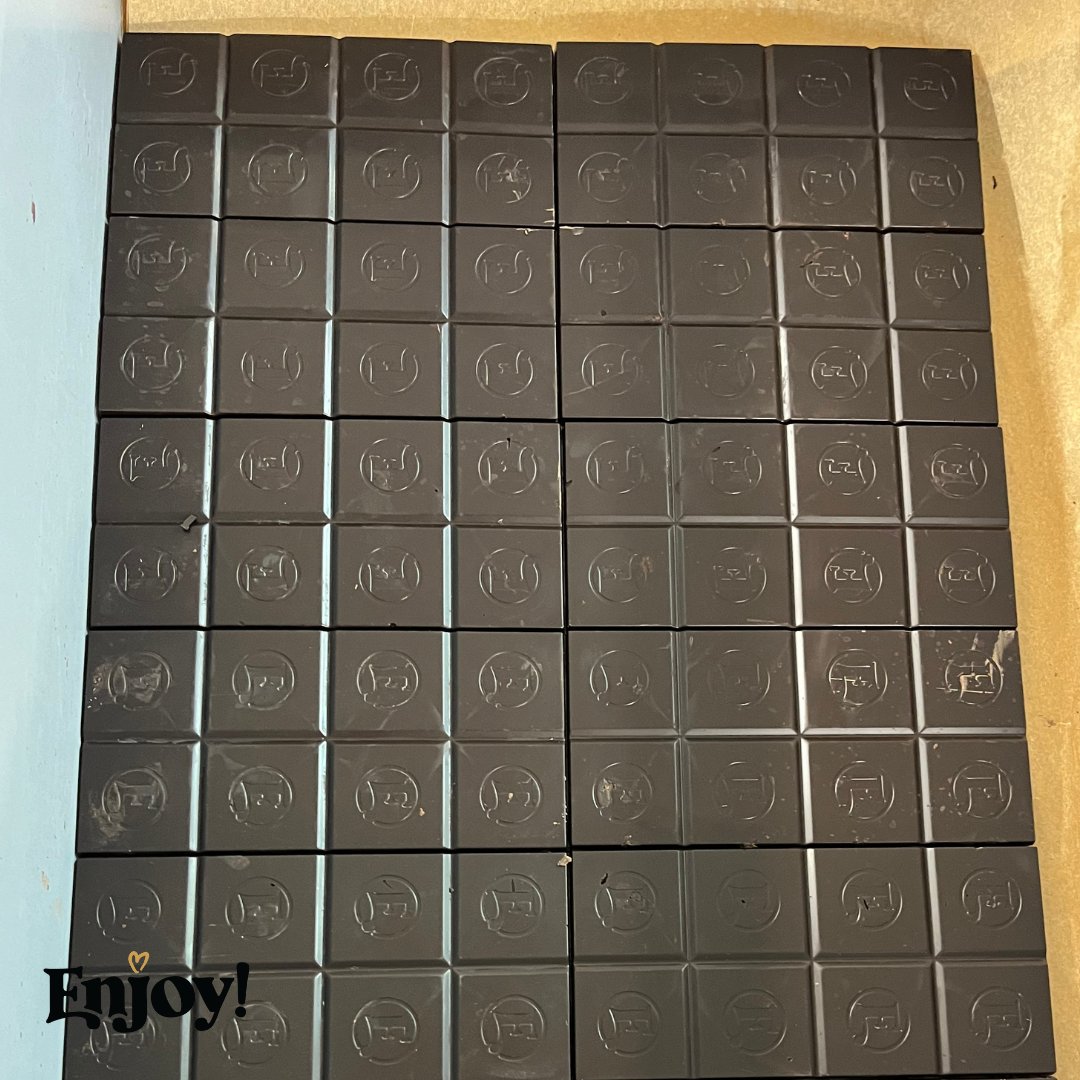 Bars, glorious bars…🍫

You can 25% not only off our bars, but our buttons, caramels and fudge too! 
Use code: MAY25 🤎

*Please note: This discount excludes boxes of 12 bars and gift vouchers. Code expires on Friday 31st May at 9pm.

#chocolatesale #maysale #darkchocolate