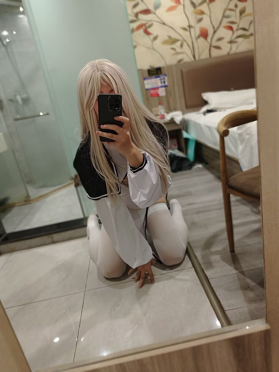 也是穿上小男娘战袍了🥵 https://t.co/82M0z5ObXn