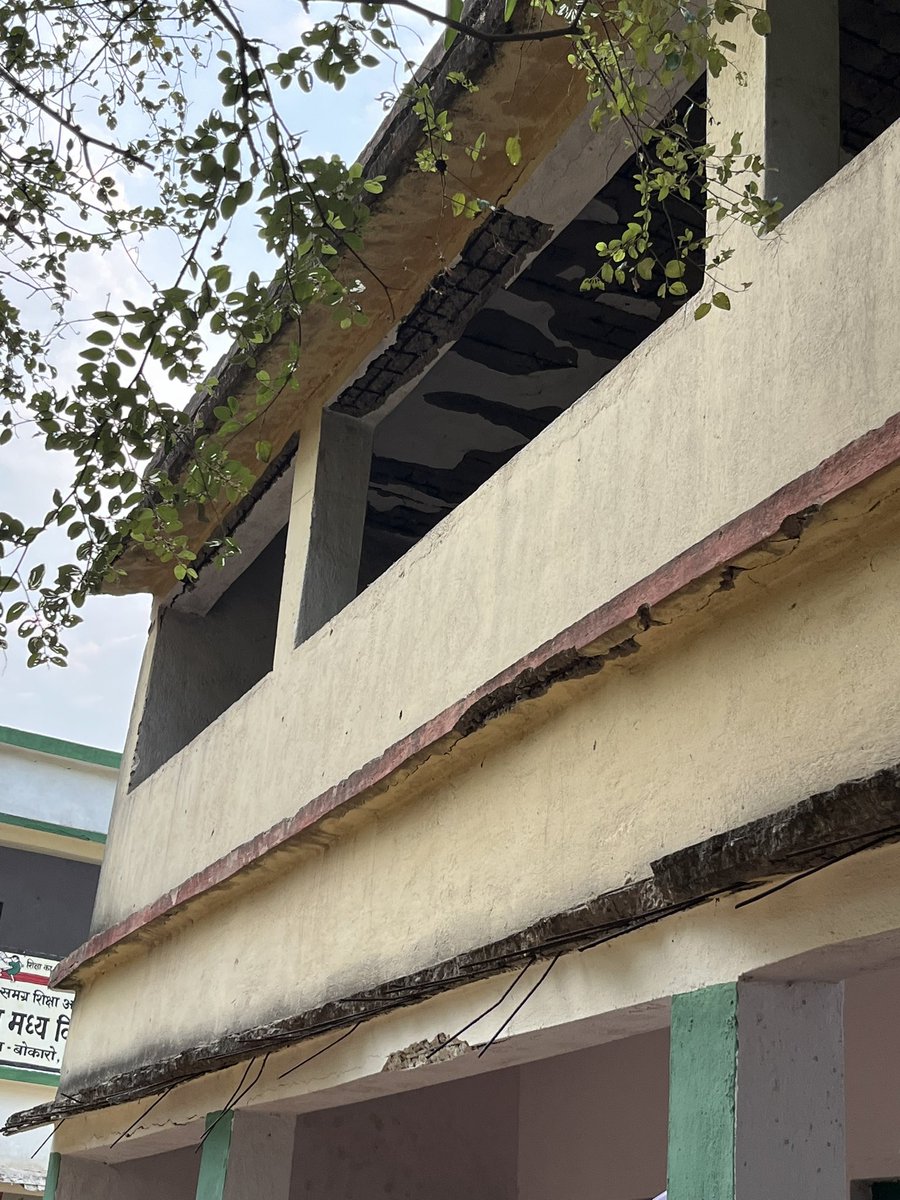 Bamakantkar's tweet photo. @jacranchi @JharkhandCMO @BokaroDc Sirs,
I have completed my primarily education at this school named Middle School Ghatiyali, Chas , Bokaro, 827010. It’s heartbreaking seeing the structure of the buildings now. Please take some time to look into it. https://t.co/xz8ZlpmQSX