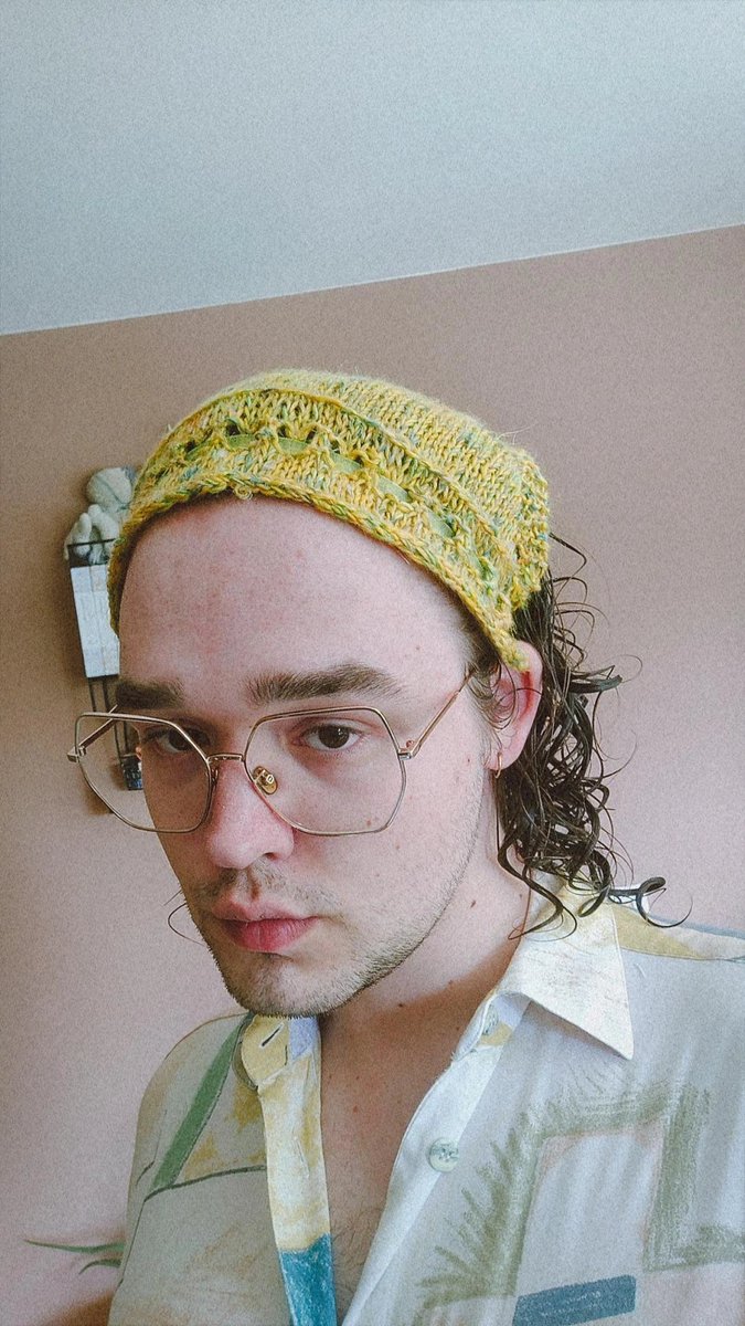 FrnZydd's tweet photo. finished a little kerchief 💛🪴 #knittingprojects https://t.co/HZFDwmeVsn