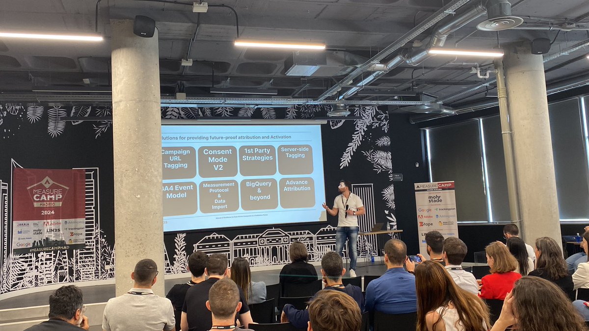 MeasureCampES's tweet photo. Talking about solutions @lin3s
#measurecamp
#measurecampes
#measurecampmad https://t.co/rlaH4G5swZ