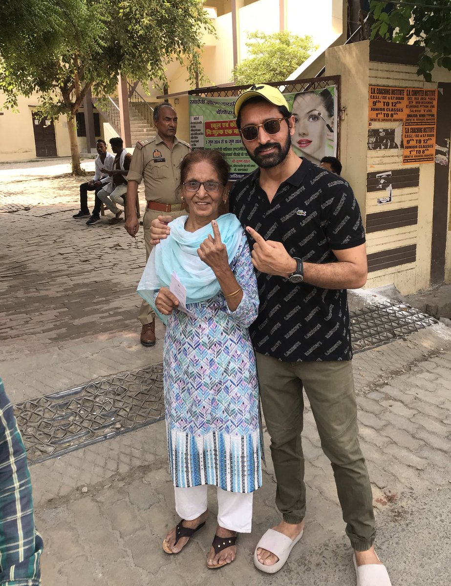 I have done my part.. Travelled 1500 km to cast my vote. Me with my Mom❤️🫶
#Election_Day #vote #ElectionCommissioIndia #prayagraj #AbhishekMahendru #BJP #BJP4IND