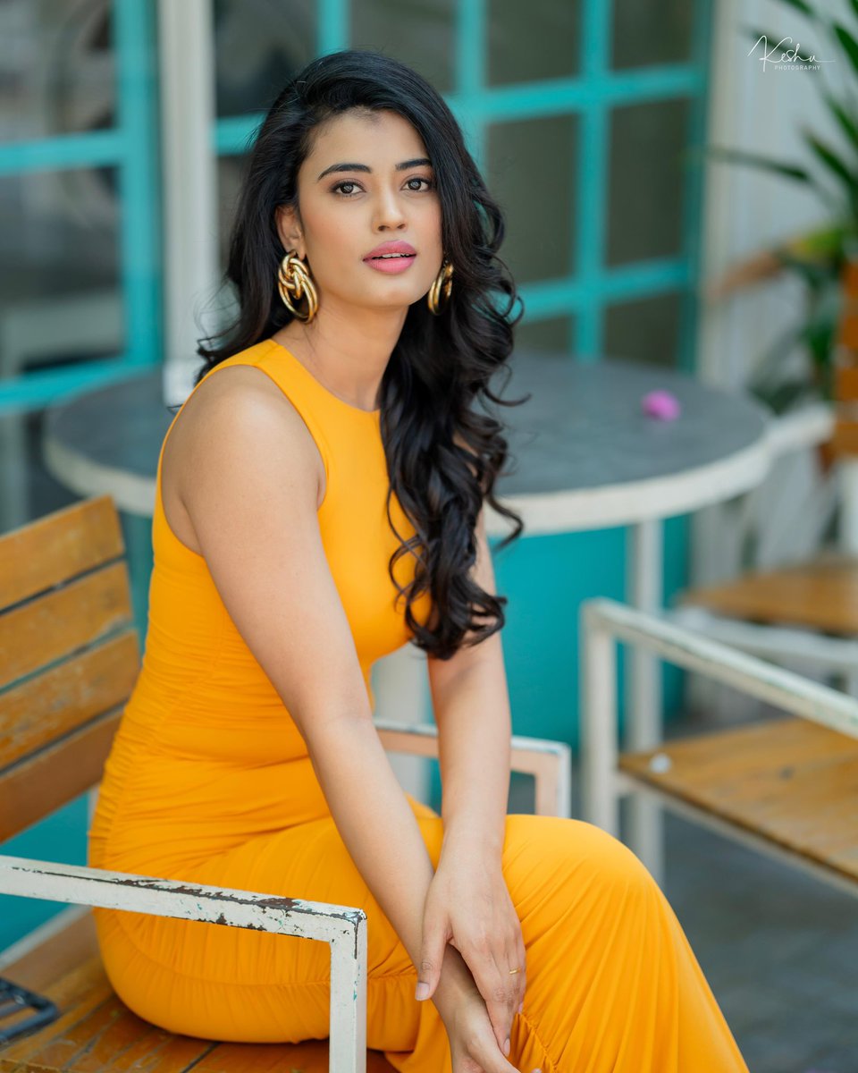 pro_thiru's tweet photo. Vibrant in yellow 💛 #IraDayanand latest stills mesmerise ahead of her role in Mysskin's #Train 

@ira_dayanand 🤩 https://t.co/X0QhNvXh4Q