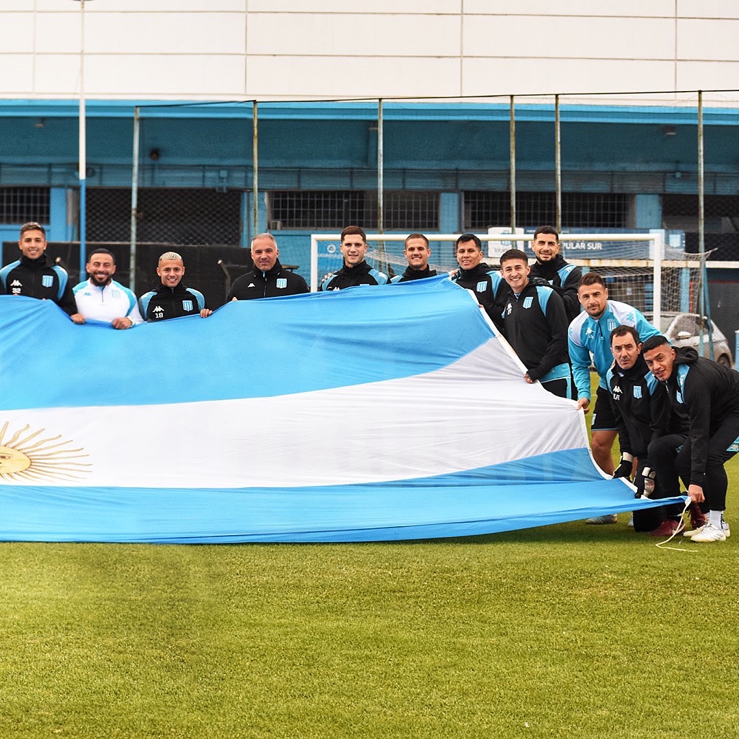 Los mismos colores, el mismo amor 🩵🤍🩵

¡Feliz 25 de Mayo! 🇦🇷