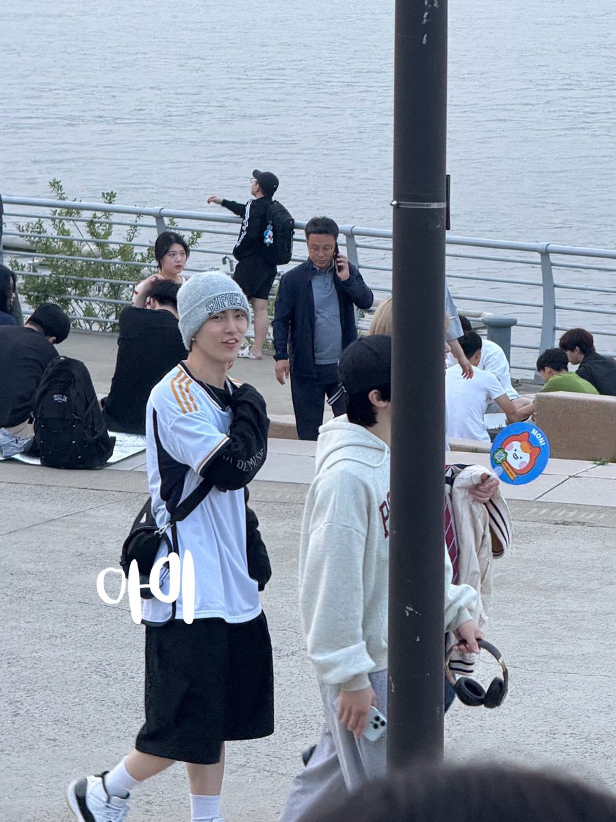 LOOK AT HIS SMILE😭😭😭😭 WE MISS YOU SO MUCH SEUNGHAN😭😭😭😭