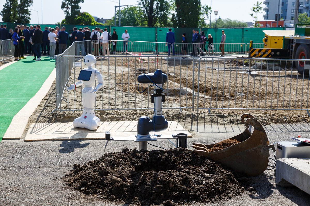 Emil_Boc's tweet photo. Romania's first artificial intelligence research center is being built at the Technical University of Cluj-Napoca. The building will cover 13,850 sqm, feature advanced facilities, and focus on AI solutions for healthcare, transportation, and cybersecurity, driving regional economic and technological progress. The investment of+20 mil Euros will help our city to ensure a better digital transition from ”made in Cluj-Napoca” to ”invented in Cluj-Napoca”.