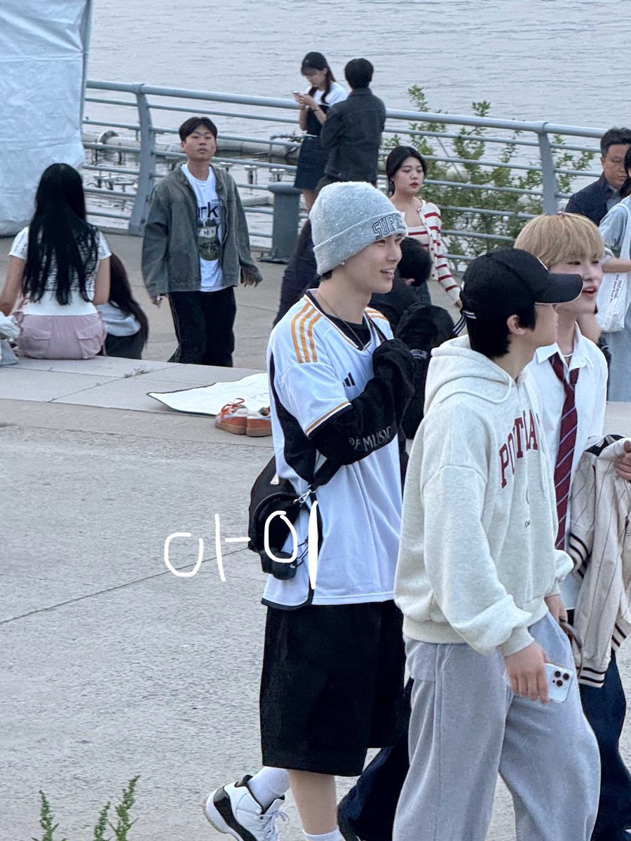 มึ่งงงงงงงงงงง ซึงฮันยิ้มอะ ยิ้มน่ารักเหมือนเดิมฮืออออออออออออออ😭😭😭😭😭😭😭😭😭😭😭😭😭😭😭😭