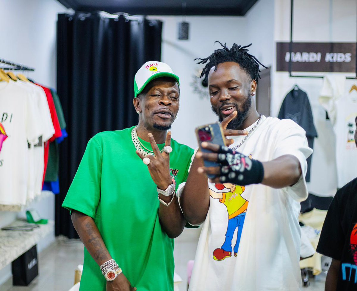 BernardDow's tweet photo. SHATTA MOVEMENT FOR #NARDICLOTHING ! @nardi_clo ! @shattawalenima 🩸🩸! #Streetking 👑 .In the streets we trust 🙌🏿🙌🏿👑 #nardiapparel #nardistudios #nardibrand #nardiatelier #nardiclothingghana https://t.co/eVenRwXcNz