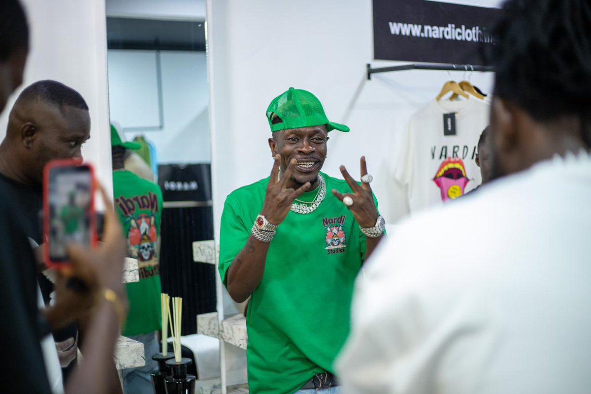 BernardDow's tweet photo. SHATTA MOVEMENT FOR #NARDICLOTHING ! @nardi_clo ! @shattawalenima 🩸🩸! #Streetking 👑 .In the streets we trust 🙌🏿🙌🏿👑 #nardiapparel #nardistudios #nardibrand #nardiatelier #nardiclothingghana https://t.co/eVenRwXcNz