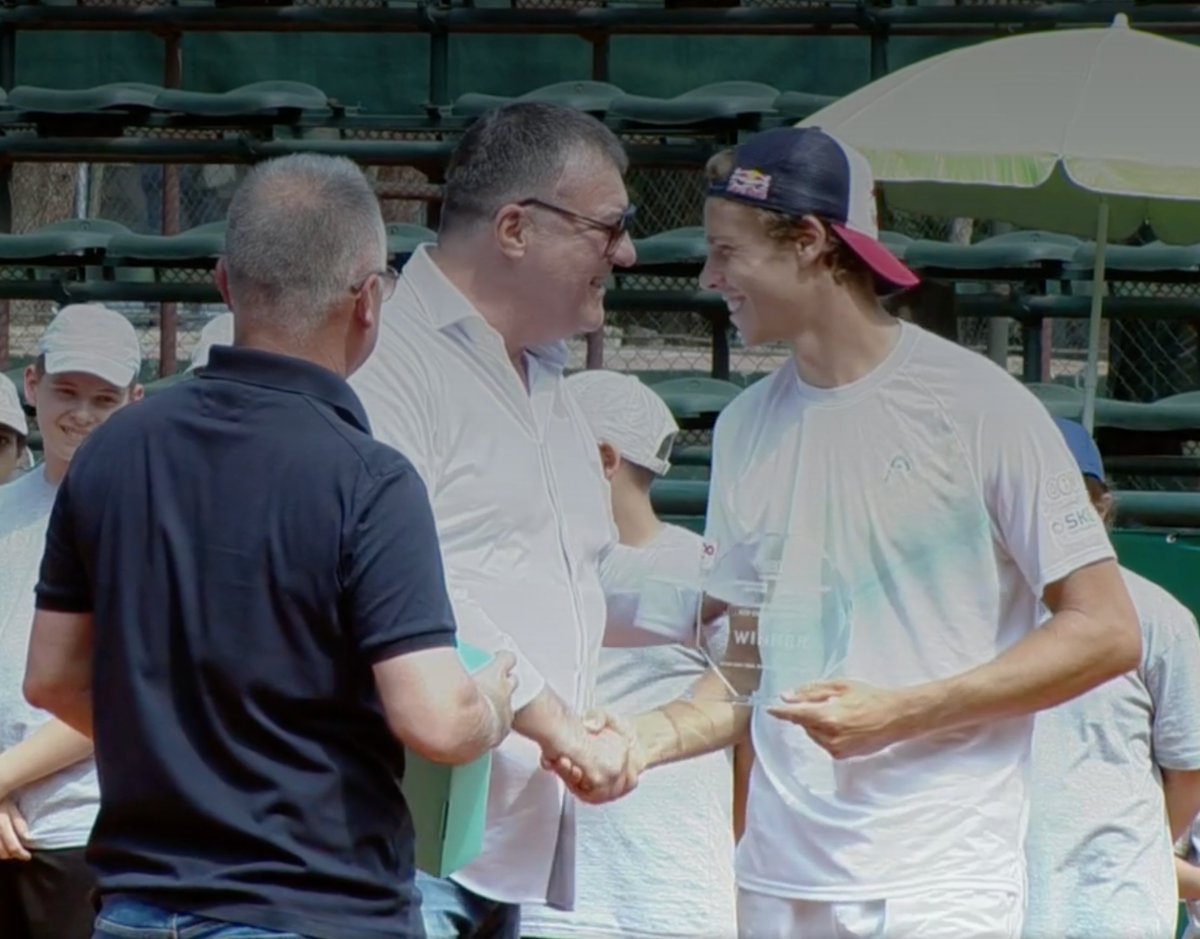 Joël Schwärzler gewinnt mit 18 Jahren in Skopje zum ersten Mal ein ATP Challenger Turnier! Unglaubliche Woche für den Schützling von Jürgen Melzer! <a href="/ATPChallenger/">ATP Challenger Tour</a>