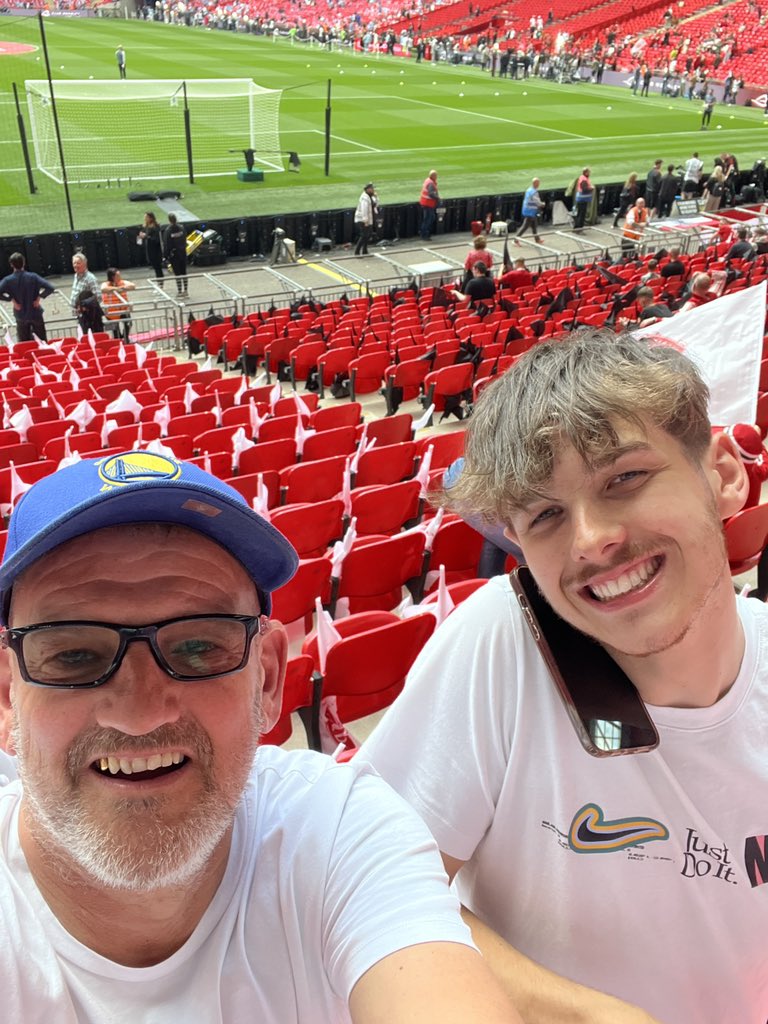 Stevefarr12's tweet photo. @wembleystadium Cmon UNITED 🔴⚪️⚫️ https://t.co/xQlfTonFJV