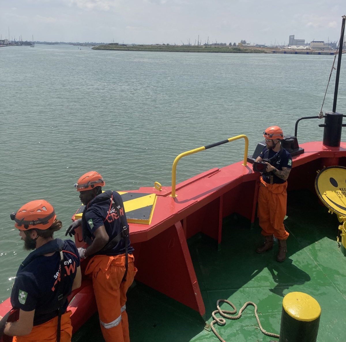 Die #SEAEYE4 hat nach der Ausschiffung von 52 Überlebenden, innerhalb weniger Stunden, den Hafen von Ravenna verlassen und Kurs auf ihr Einsatzgebiet genommen. Danke an unsere unermüdlich engagierte Crew und danke auch an die italienischen Einsatzkräfte von Ort!
