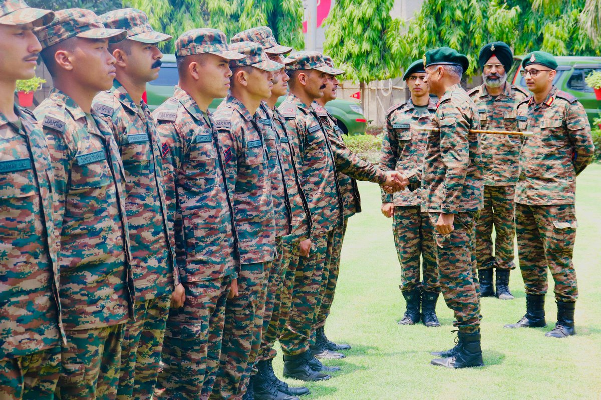 westerncomd_IA's tweet photo. #ArmyForAdventure

#GOC #KhargaCorps flagged off high altitude #trekking expedition by #ChargingRAMWarriors to #Chitkul - #Kinnaur Kailash challenging physical limits of the team members to promote eco-tourism in the border areas.

@adgpi https://t.co/yaFFbfXCbP