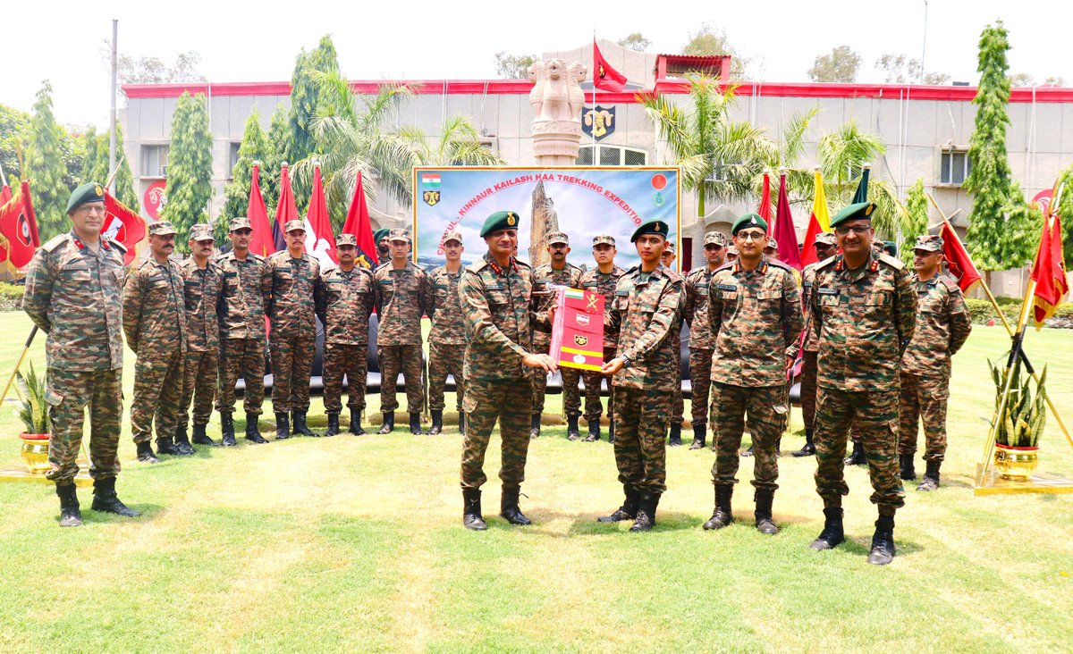 westerncomd_IA's tweet photo. #ArmyForAdventure

#GOC #KhargaCorps flagged off high altitude #trekking expedition by #ChargingRAMWarriors to #Chitkul - #Kinnaur Kailash challenging physical limits of the team members to promote eco-tourism in the border areas.

@adgpi https://t.co/yaFFbfXCbP
