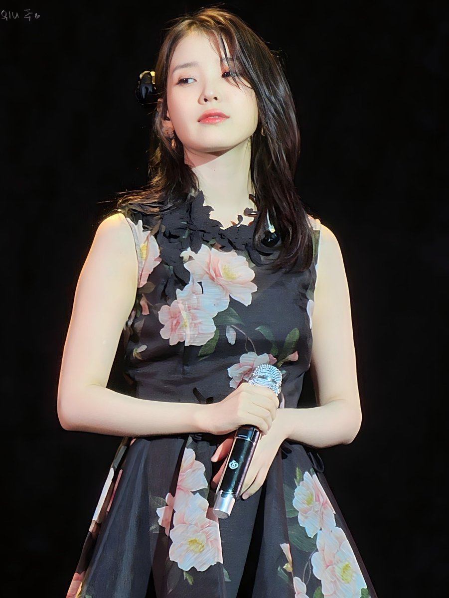 wyjc516's tweet photo. 홍콩콘 Day 1 Outfit 3
#IU #아이유 #IU_WORLD_TOUR #HEREH_WORLD_TOUR #HEREH_WORLD_TOUR_IN_HONGKONG https://t.co/XDcgAWg5c9